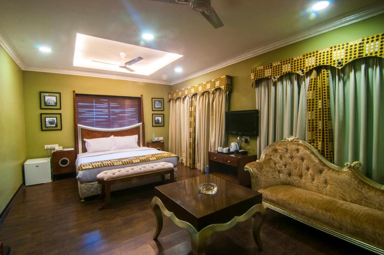 Jalsa Hotel & Banquets,Indore Bagian luar foto