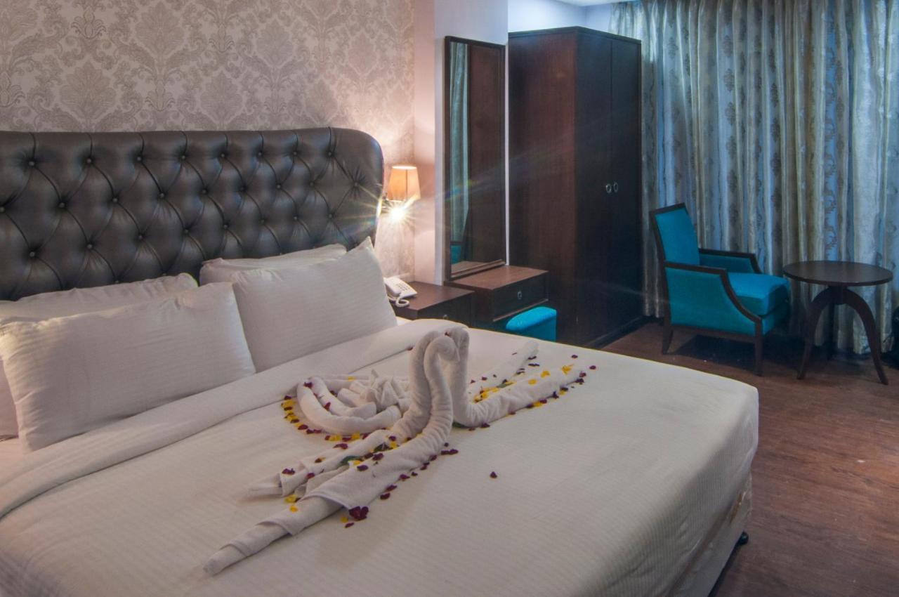 Jalsa Hotel & Banquets,Indore Bagian luar foto