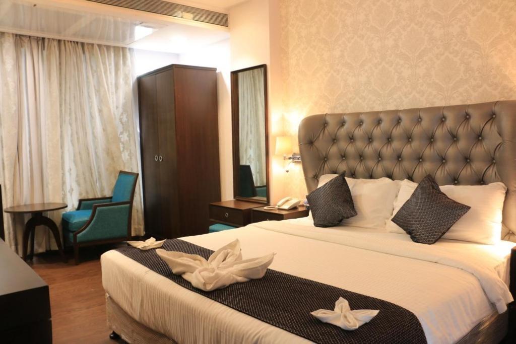 Jalsa Hotel & Banquets,Indore Bagian luar foto
