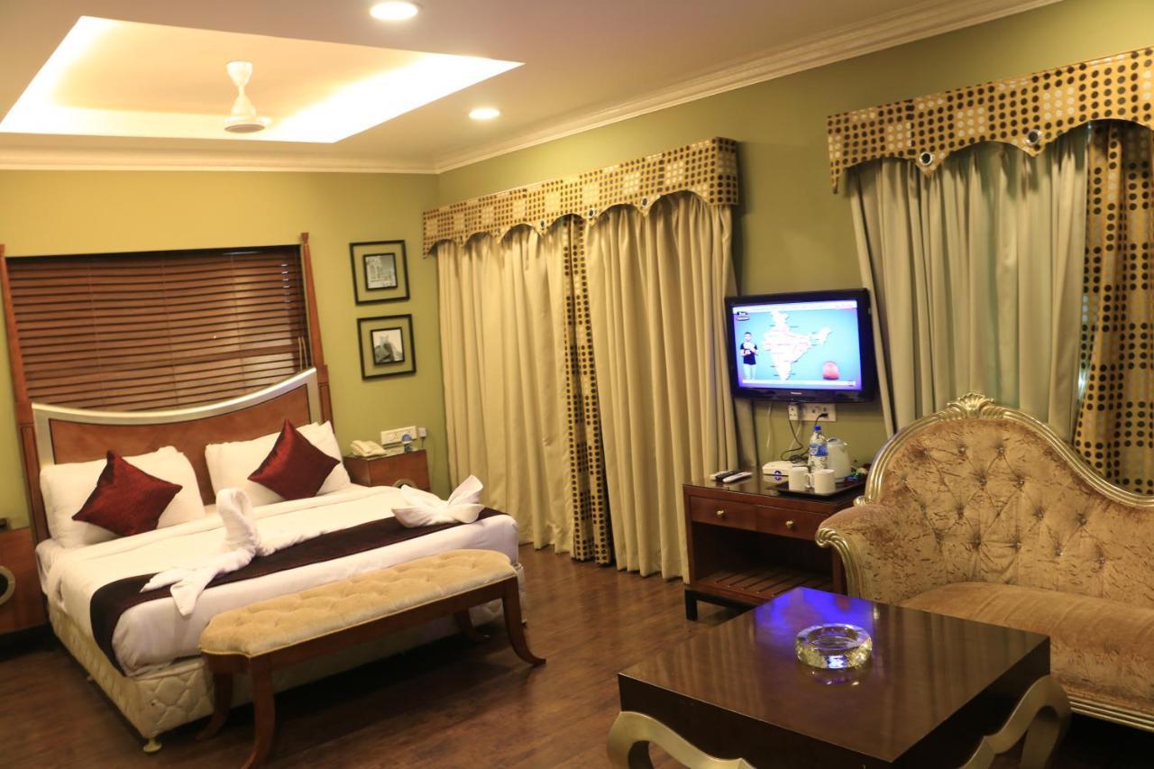 Jalsa Hotel & Banquets,Indore Bagian luar foto