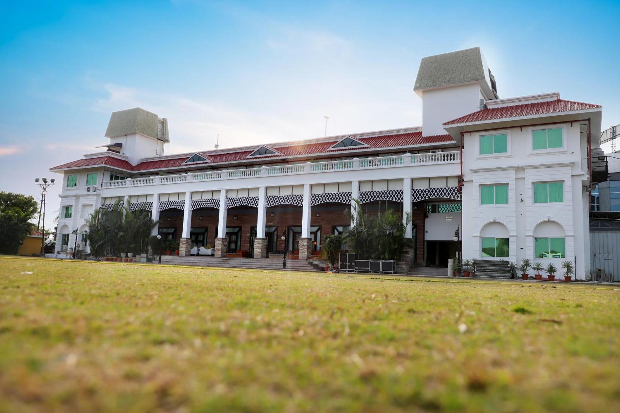 Jalsa Hotel & Banquets,Indore Bagian luar foto