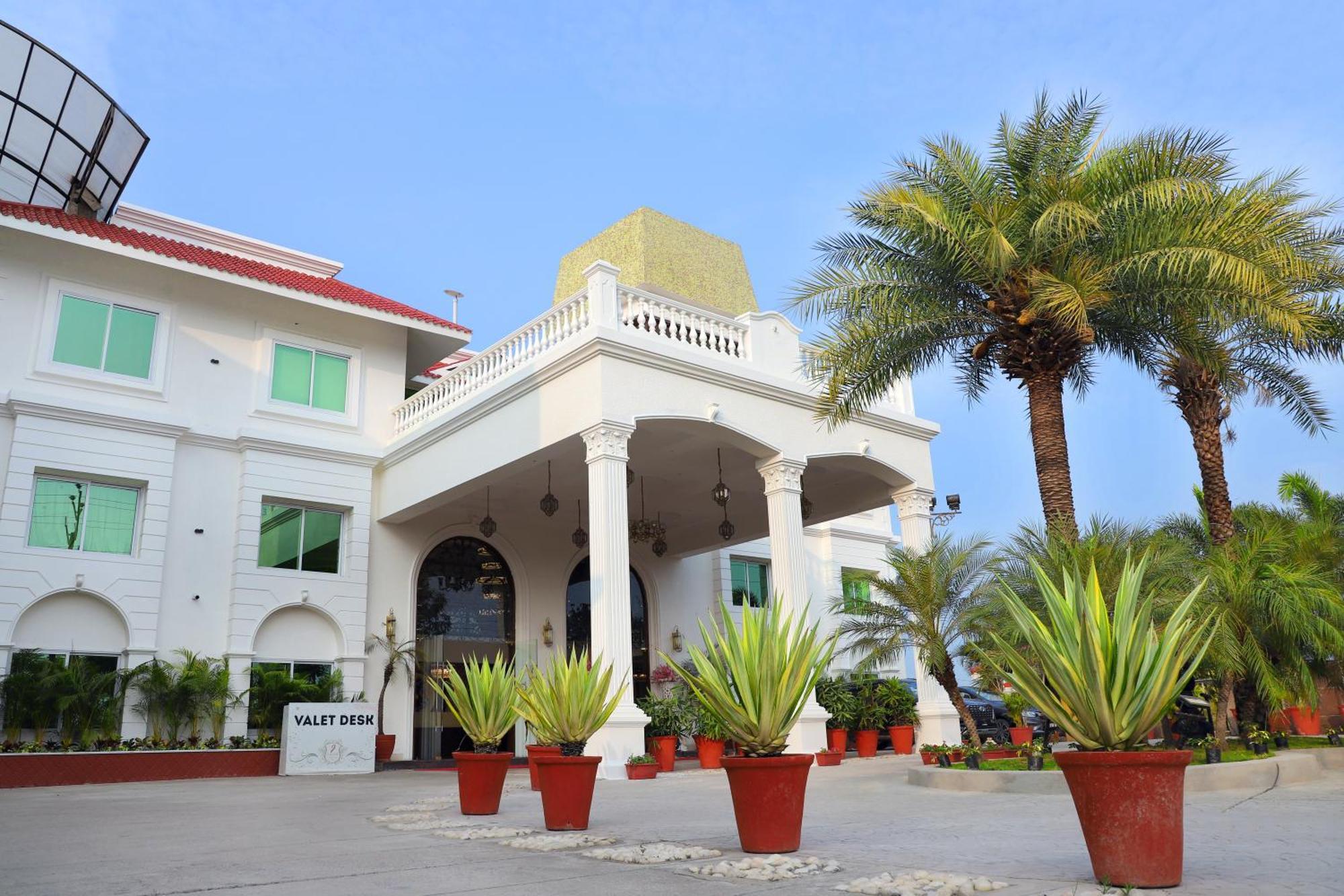 Jalsa Hotel & Banquets,Indore Bagian luar foto