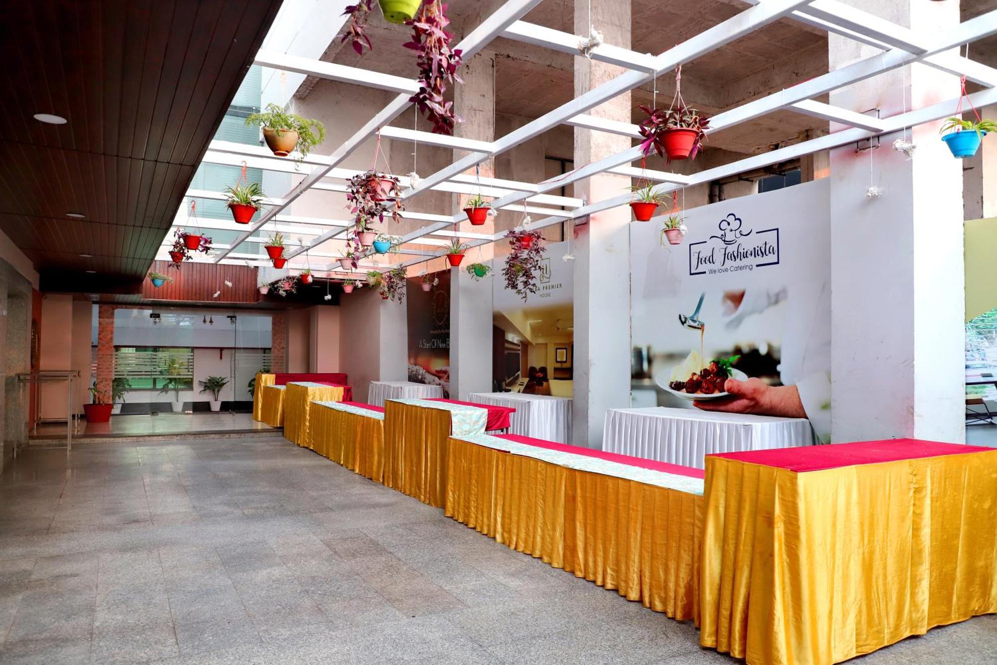 Jalsa Hotel & Banquets,Indore Bagian luar foto
