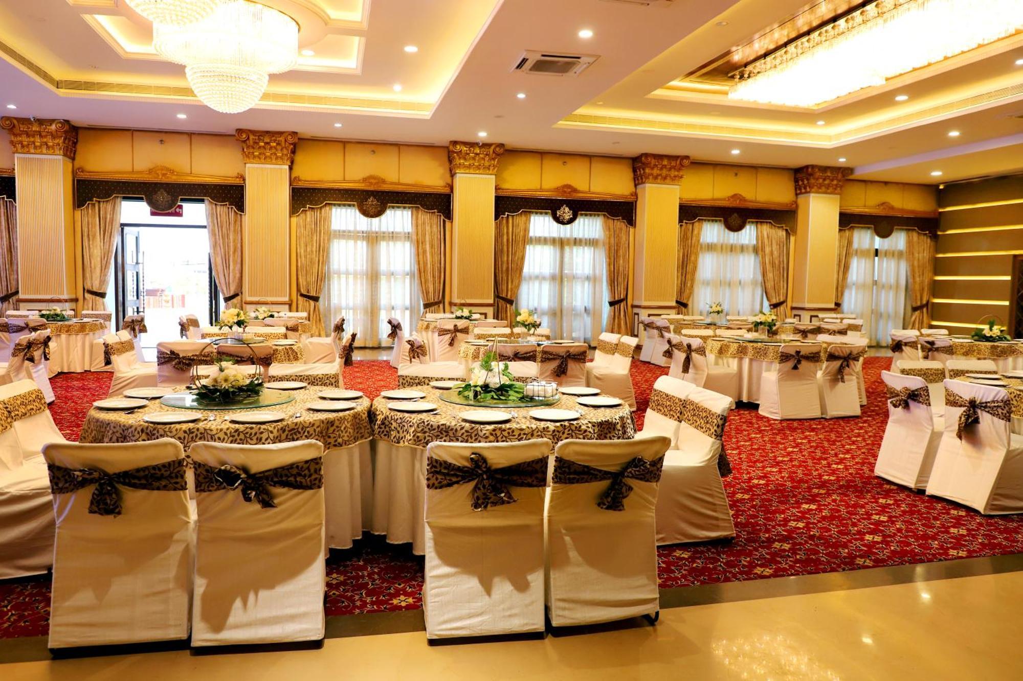 Jalsa Hotel & Banquets,Indore Bagian luar foto