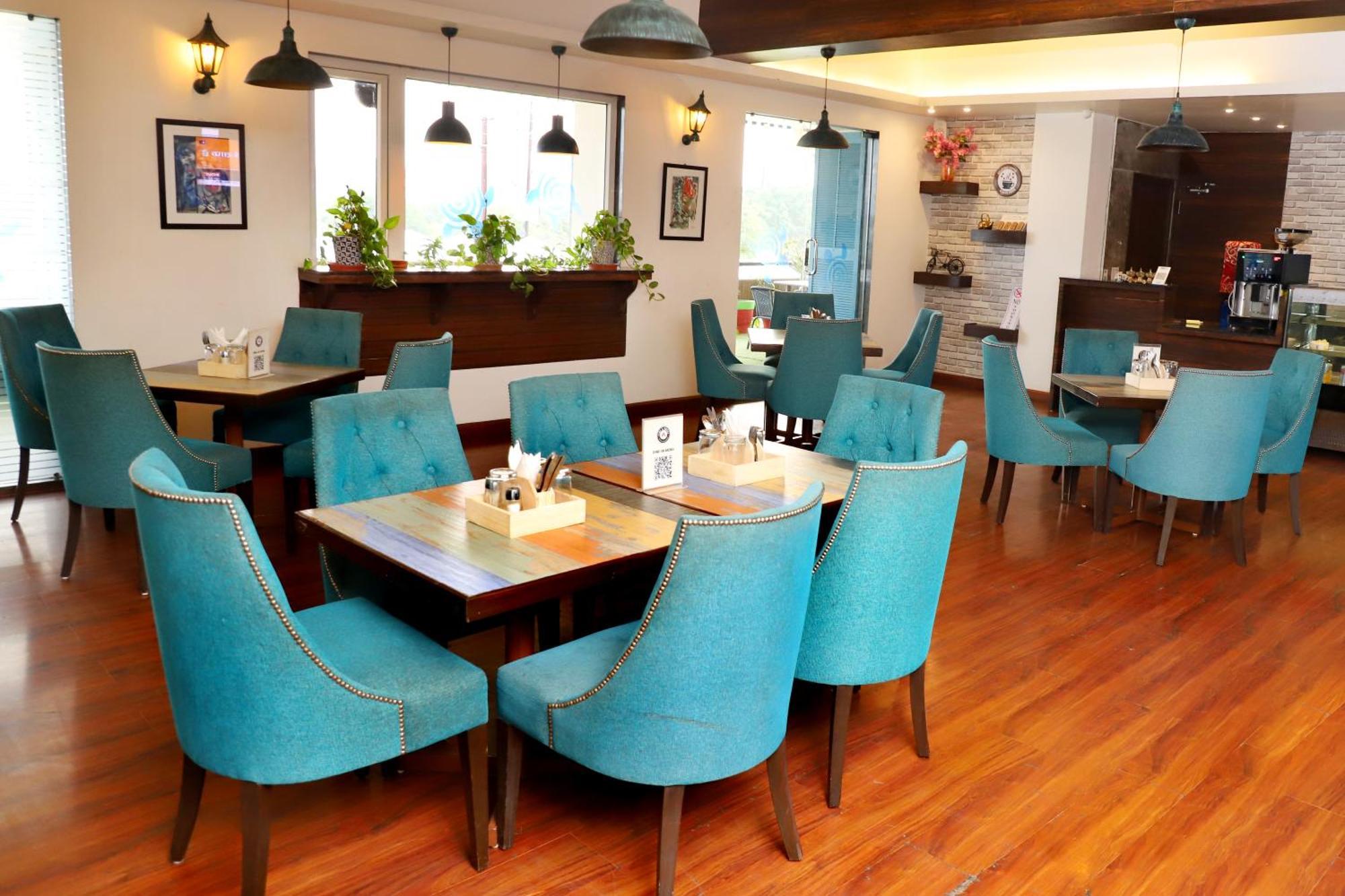 Jalsa Hotel & Banquets,Indore Bagian luar foto