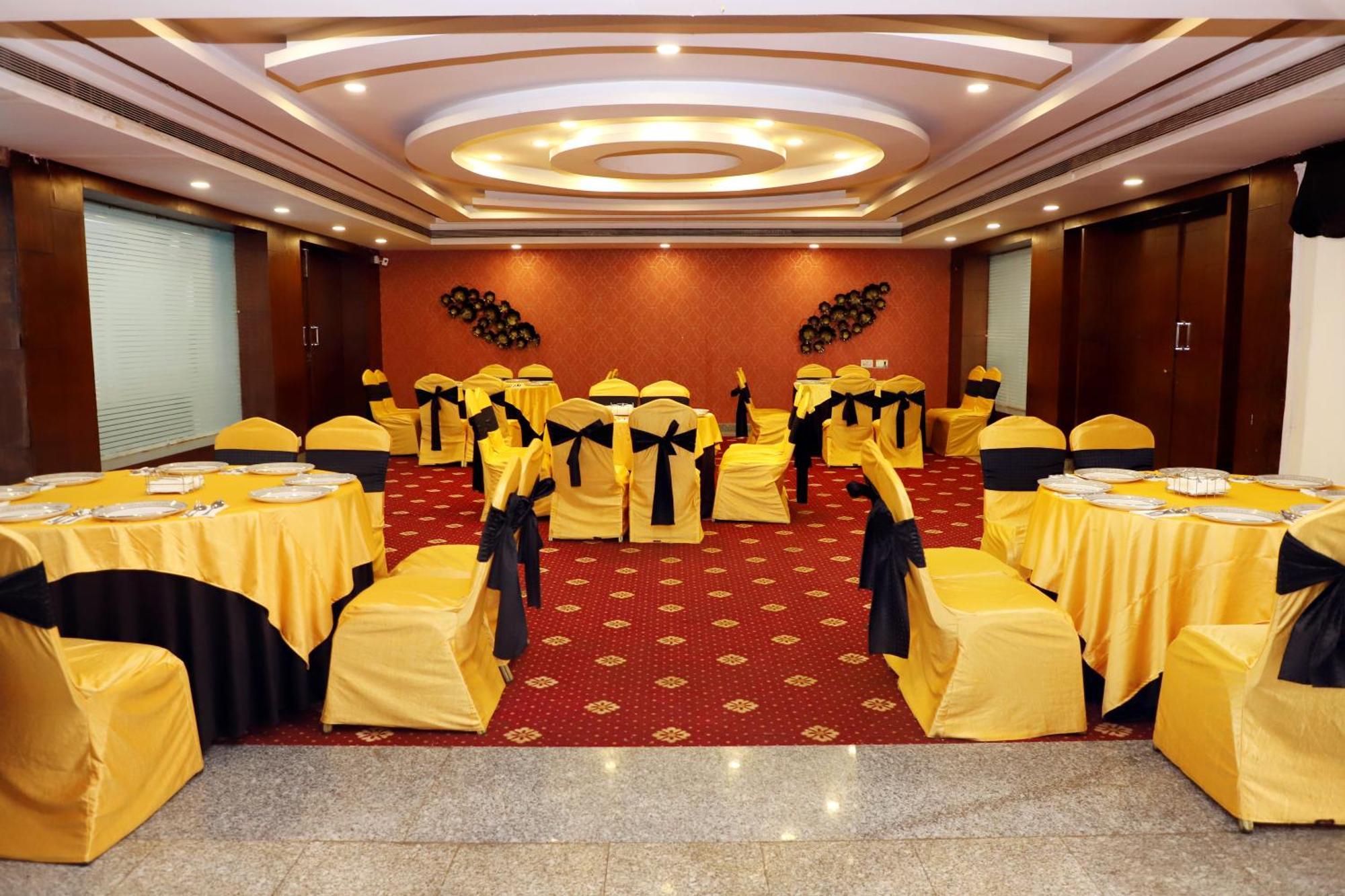Jalsa Hotel & Banquets,Indore Bagian luar foto